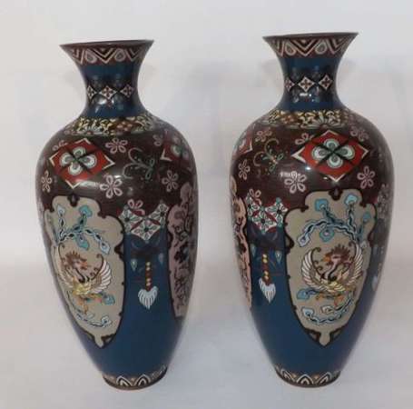 Paire de vase en émaux cloisonnés décor stylisé en