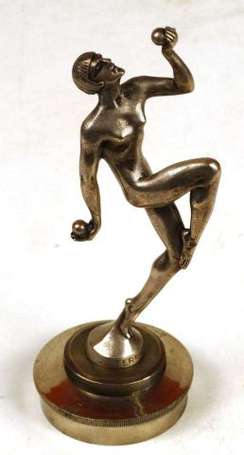 Mascotte Jongleuse en bronze argenté, signée 