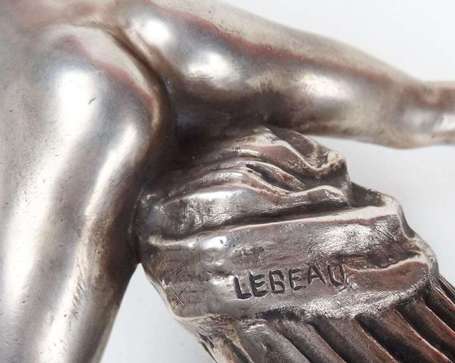 Mascotte La Sportive en bronze argenté, signée 