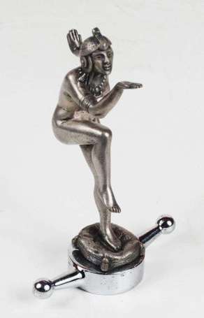 Mascotte Danseuse orientale en bronze argenté, 