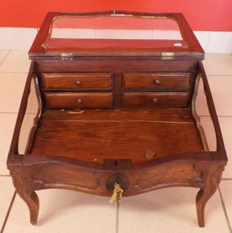 Petit bureau-vitrine formant pupitre en bois 