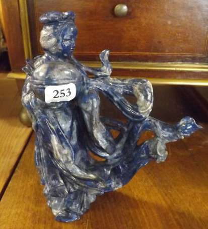 Kawan-yin sujet en lapis-lazuli Chine H.13 cm