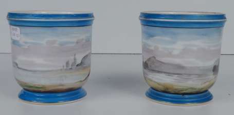 PARIS - Paire de cache-pot en porcelaine, peintes 