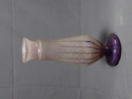 CHARDER - Vase fuselé sur piédouche en verre 