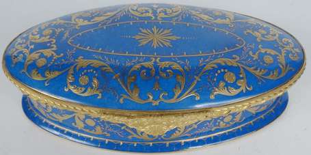 LE TALLEC - Grande boite ovale en porcelaine bleue