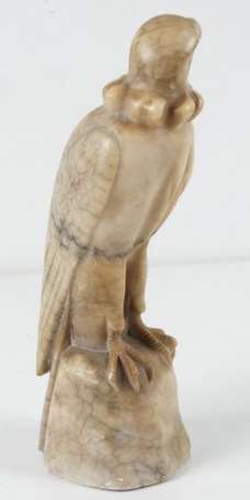 Aigle, sculpture en marbre. Hauteur : 33,5 cm  
