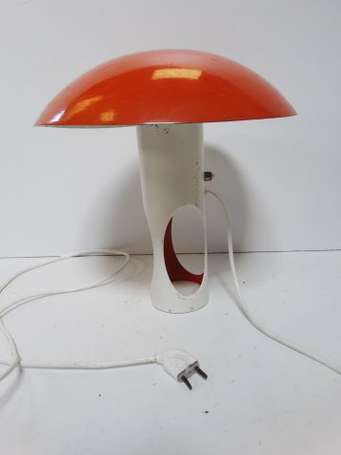 Lampe en métal laqué blanc et orange à abat-jour 