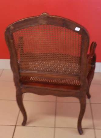 Fauteuil canné en bois naturel mouluré et sculpté 