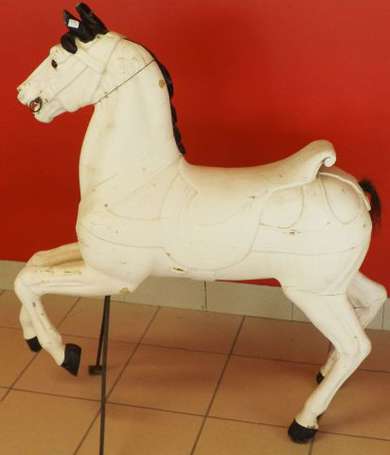 Cheval de manège cabré, la tête à droite, en bois 