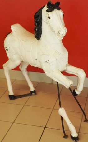 Cheval de manège cabré, la tête à droite, en bois 