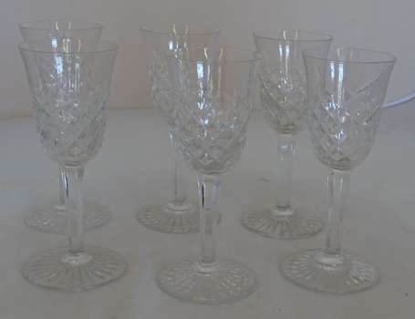 BACCARAT - Suite de six verres à porto en cristal 