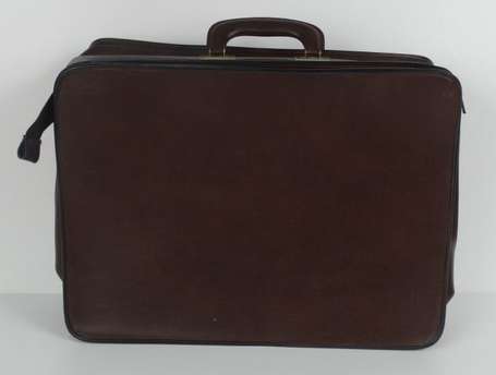 Lot de trois porte-documents en cuir marron