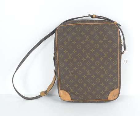 Louis VUITTON. Grande sacoche d'homme en toile 