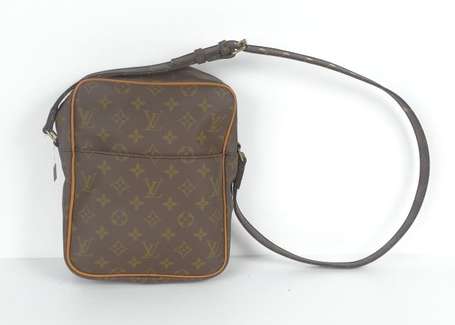 Louis VUITTON. Sacoche en toile enduite monogram 