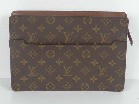 Louis VUITTON. Trousse de toilette rigide en toile