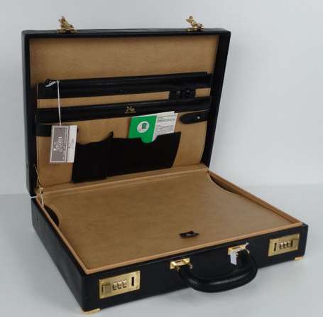 JELEN. Attaché-case en cuir noir à fermeture à 