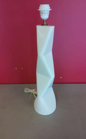 KOSTKA - Pied de lampe en porcelaine blanche 