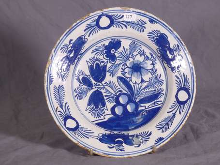 DELFT - Assiette en faïence à décor floral en 