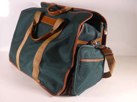 LANCEL - Sac de voyage en toile verte, sangle 