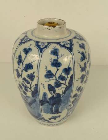 DELFT Vase ovoïde en faïence blanc et bleu à décor