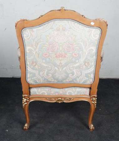 Paire de fauteuils à la Reine de style Louis XV, 
