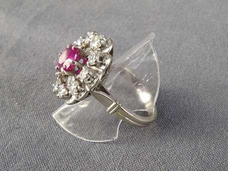 Bague marguerite or en gris 18 K (750°/°°) sertie 