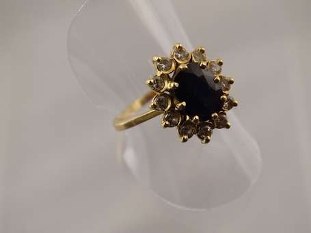 Bague marguerite or jaune 18 K (750°/°°) sertie 