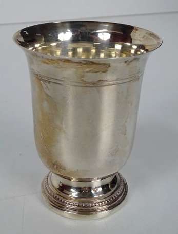 Timbale tulipe en argent, le col évasé souligné de
