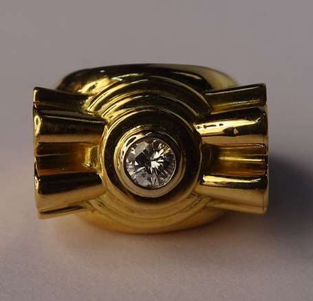 Bague tank en or jaune 18K (750°/00) formant un 