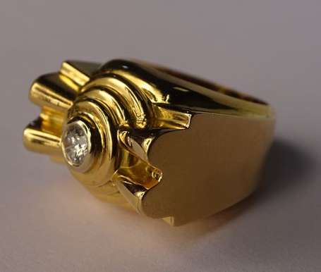 Bague tank en or jaune 18K (750°/00) formant un 