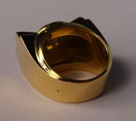 Bague tank en or jaune 18K (750°/00) formant un 