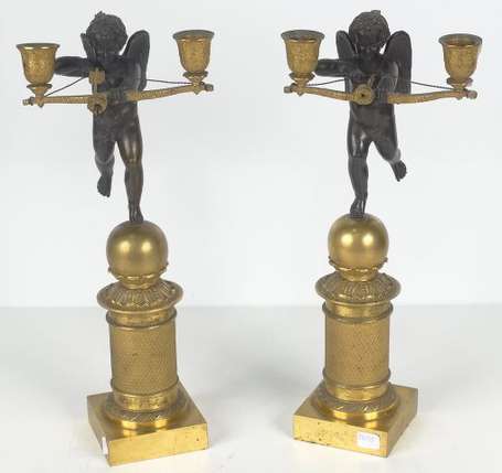 Paire de candélabres en bronze doré et patiné à 