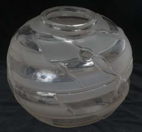 HUNEBELLE André (1896-1958) Vase boule à décor 