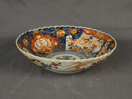 Japon - Coupe creuse en porcelaine, décor floral 