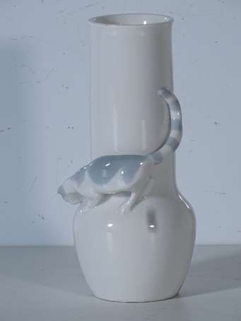 MELTZER & ORTLOFF, Allemagne - Vase en porcelaine 