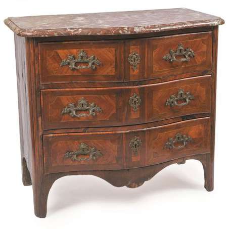 Commode En placage de satiné et palissandre, la 