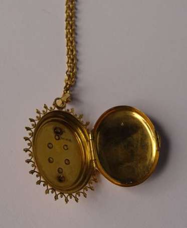 Pendentif ovale en or jaune 18K (750°/00) formant 