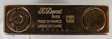 DUPONT - Briquet plaqué or et laque de Chine noire