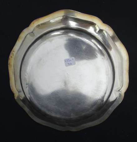 Plat creux en argent de forme circulaire à cinq 