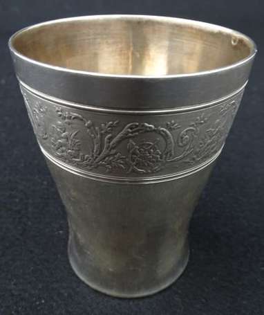 Timbale cylindrique en argent à fond plat, le 