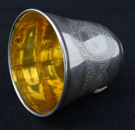 Timbale cylindrique en argent à fond plat, le 