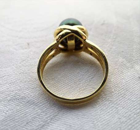 Bague en or jaune 18K (750°/00) montée d'une perle