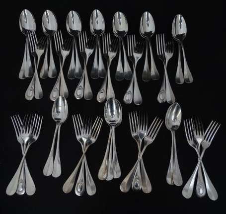 Vingt couverts en argent modèle baguette, la 