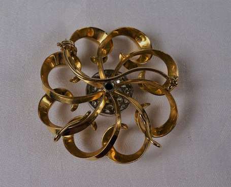 Broche en or jaune 18K (750°/00) formant une 