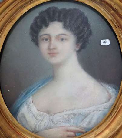 ECOLE XIXe - Buste de femme au châle bleu. Pastel 