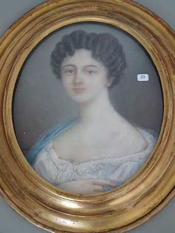 ECOLE XIXe - Buste de femme au châle bleu. Pastel 