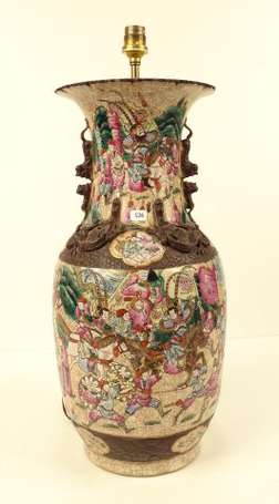 NANKIN - Vase balustre en grès à décor polychrome 