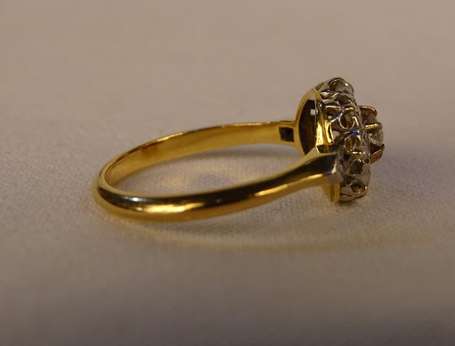 Bague en or jaune 18K (750°/00) sertie de diamants