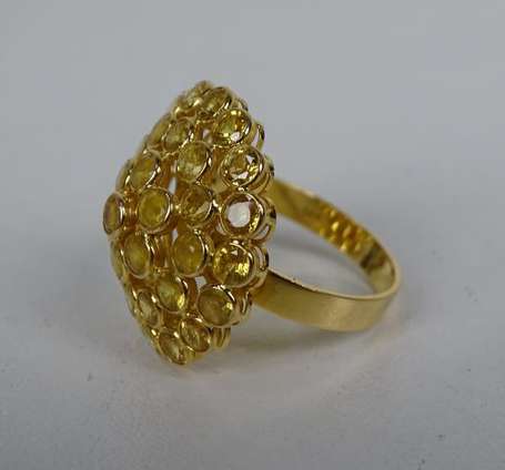 Bague dôme en or jaune 18K (750°/00) le chaton 