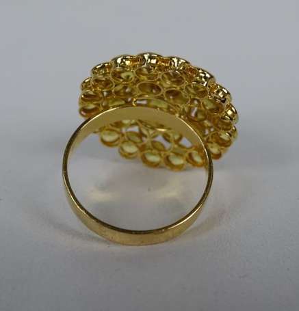 Bague dôme en or jaune 18K (750°/00) le chaton 